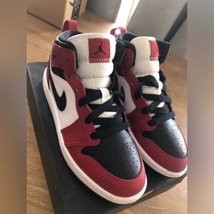 Jordan 1 MID Black & Red Sz 1Y New